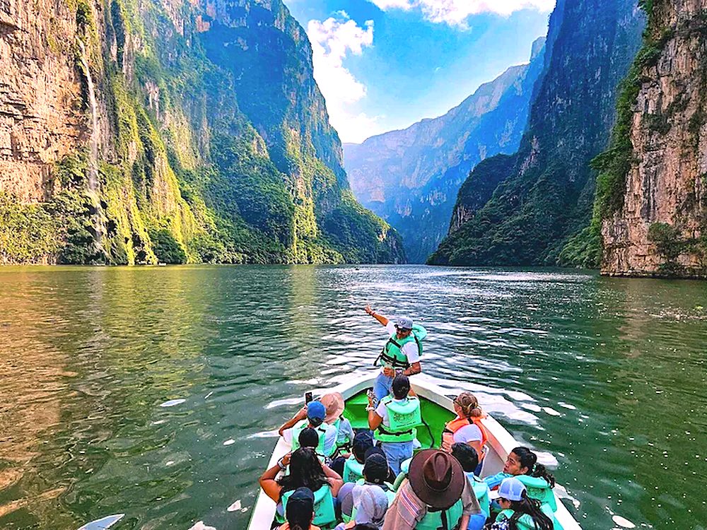 A boat of visitors on the Grijalva river inside the Cañón del Sumidero, near Tuxtla Gutiérrez, Chiapas